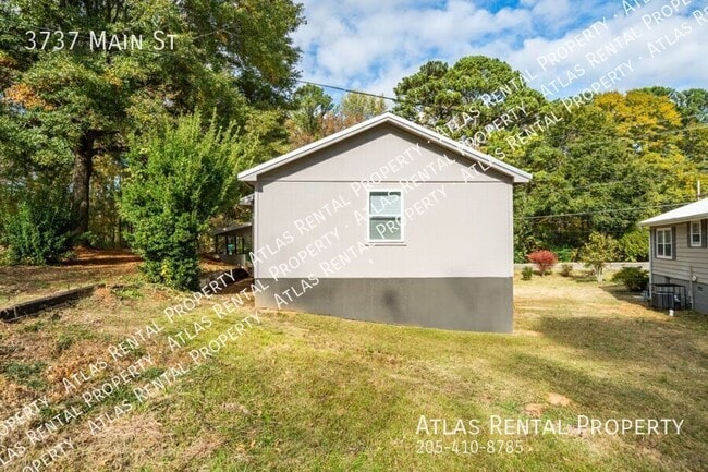 Building Photo - 3737 Main St