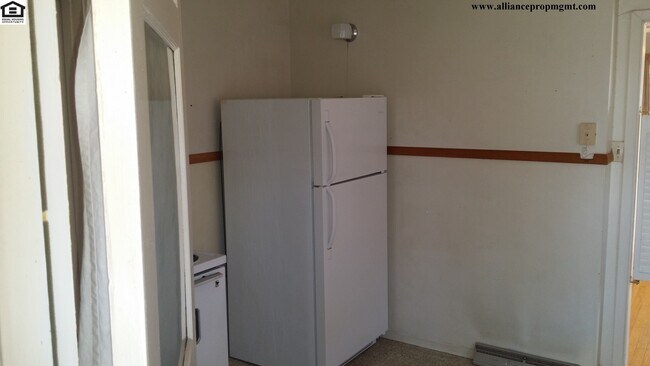 Building Photo - South 16th Beautiful Craftsman Style Apartment Close to MSU