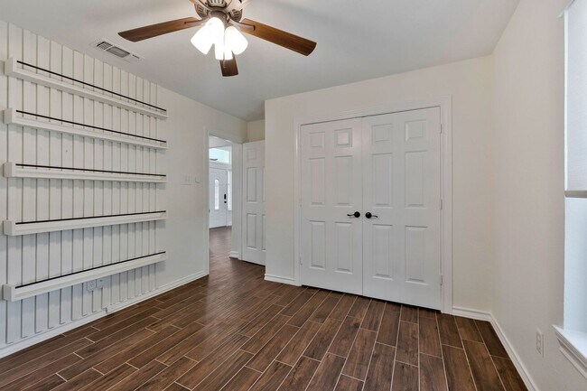 Building Photo - Updated Home with Pool & Shop on 1 acre lot