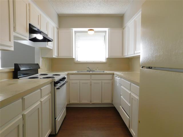 Building Photo - 2214 Bernard St