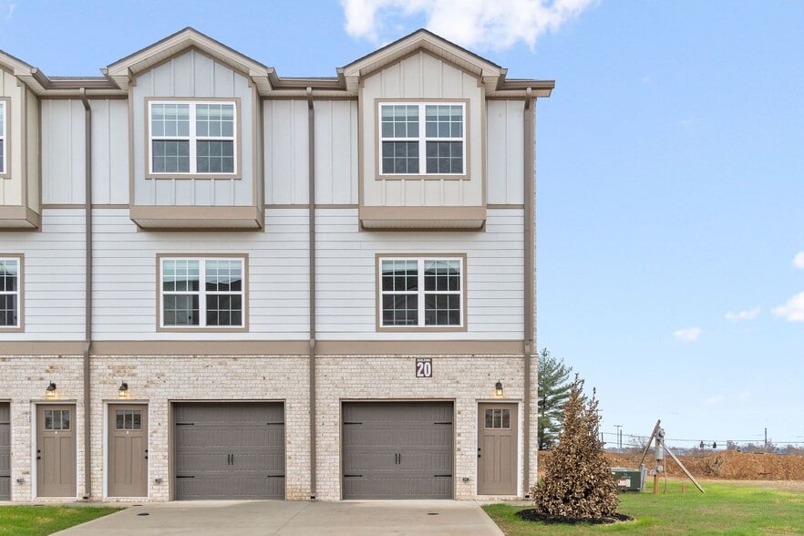 Interior Photo - Allen Rd - 3350 (x114)