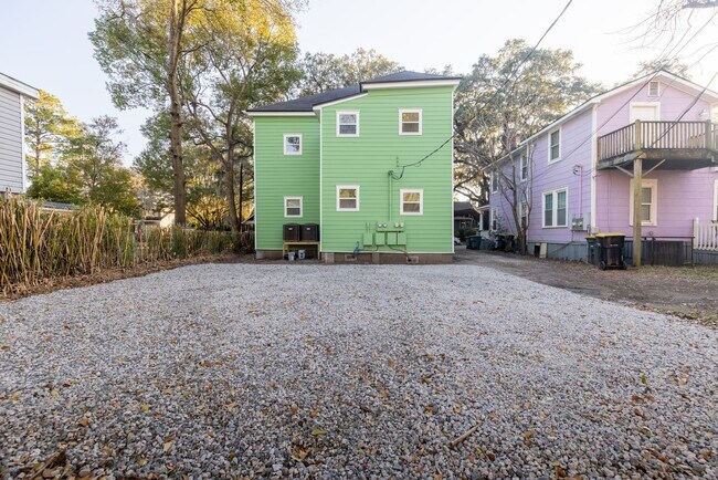 Building Photo - $300 OFF March Rent! Stylish Upstairs 1BR in Historic District