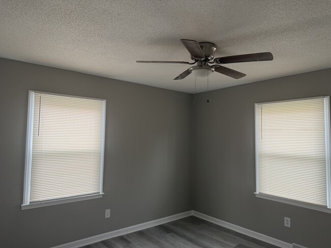 Building Photo - 524 Newcastle Rd