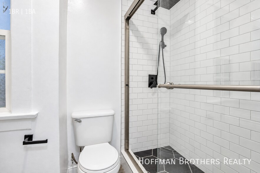 Building Photo - 1934 S New England St