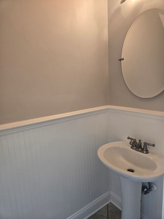 Building Photo - Charming 2-bedroom, 1.5-bath in the desirable Bellamy Forge