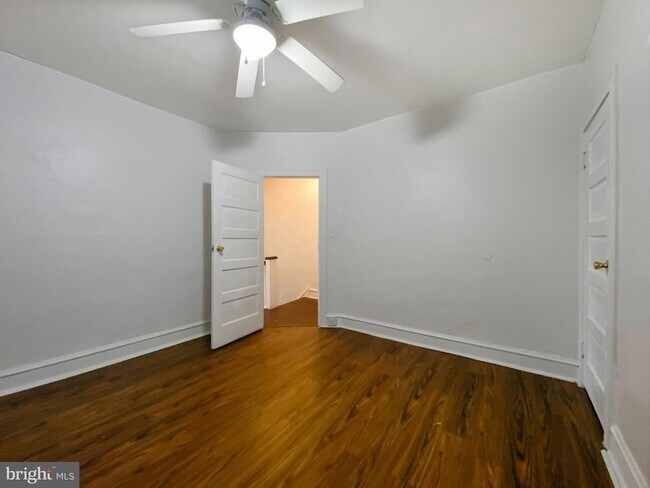 Building Photo - 5726 Florence Ave