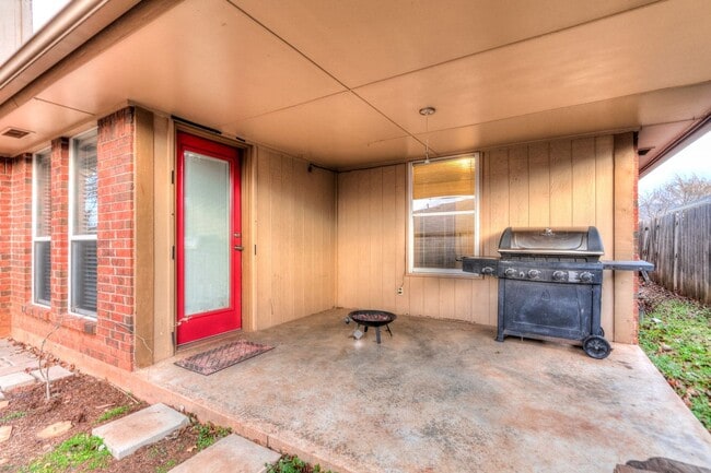 Building Photo - 3 bed 2 bath home in Edmond