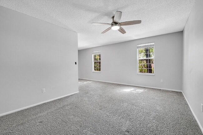 Building Photo - $2,895 - 3 Bed, 2.5 Bath Home with Central...