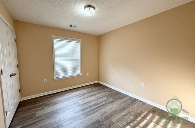 Building Photo - 105 McKenna Cir