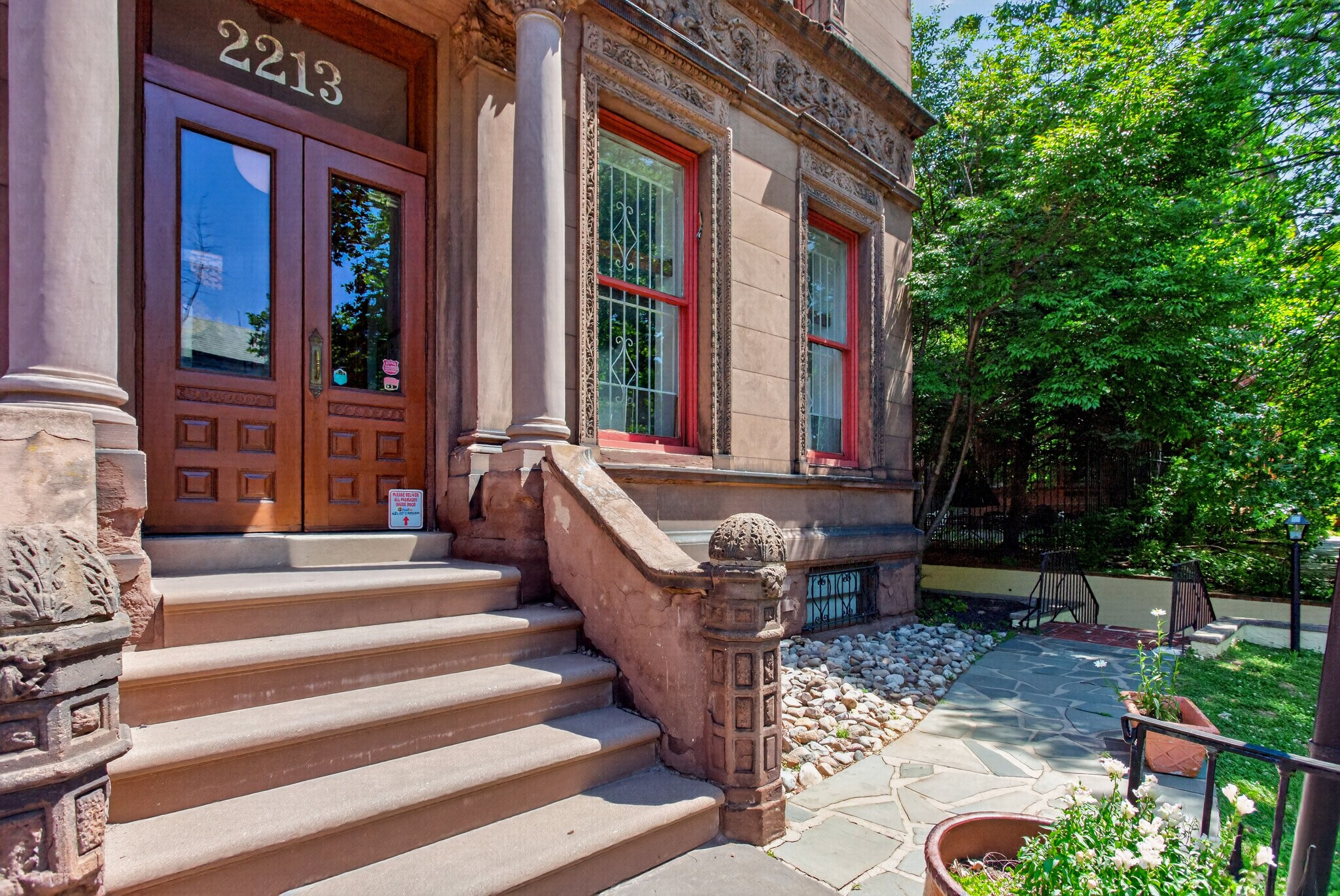 Building Photo - 2213 Green St
