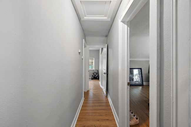 Building Photo - Brick 4 bedroom