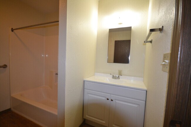 Building Photo - Greenfield Apartments