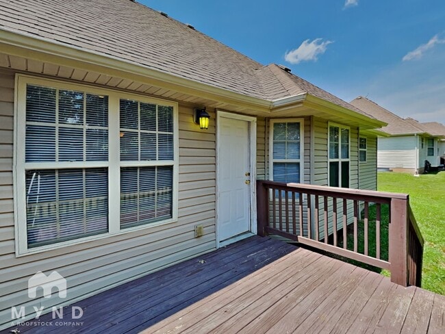 Building Photo - 114 N Peach Brook