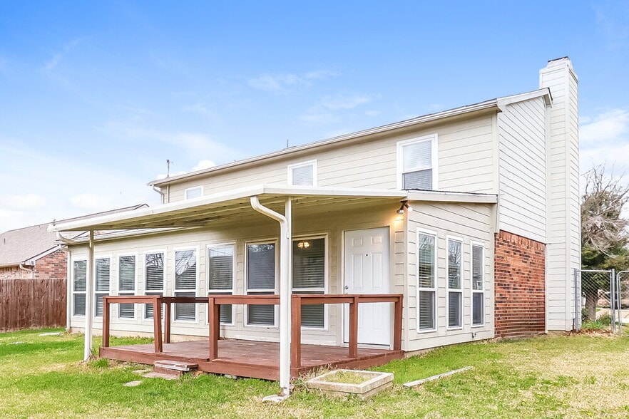 Building Photo - 702 Ponderosa Dr