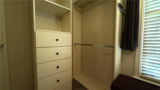 Building Photo - 3361 Lake McGinnis Dr