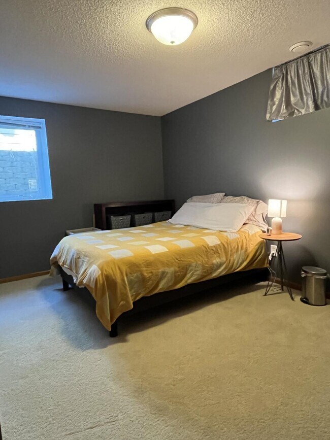Building Photo - Gorgeous 4-Bed Home with Finished Basement...
