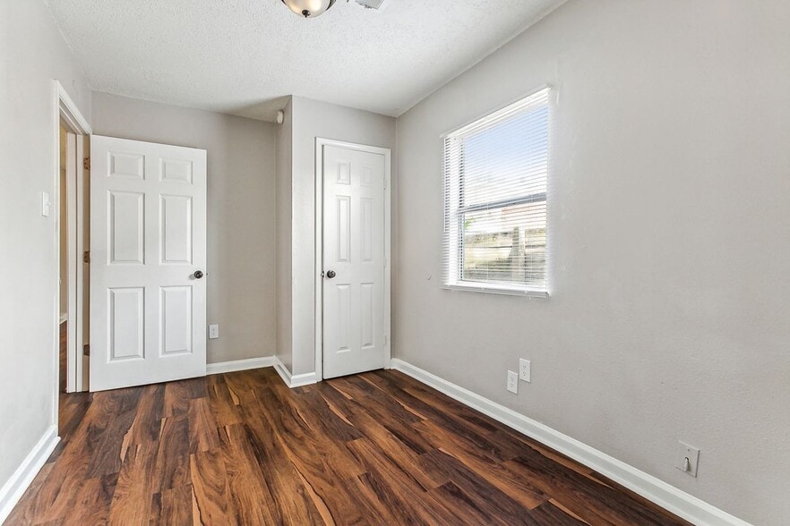 Building Photo - 2562 N Galvez St