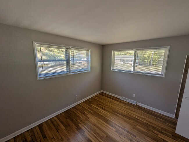 Building Photo - Lawnview Vista