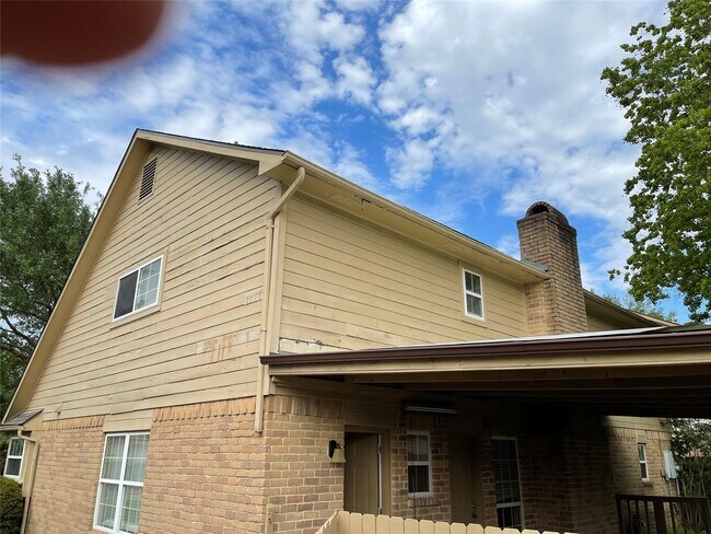 Building Photo - 2914 Arrowhead Dr
