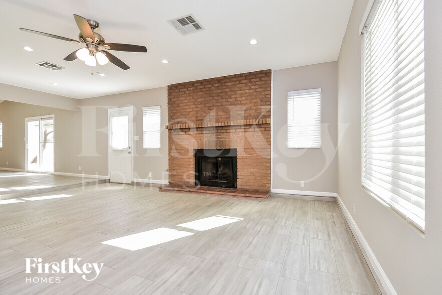 Building Photo - 6381 Newville Ave