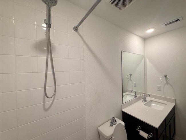 Building Photo - 120 Calla Ln