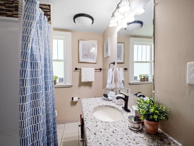 Building Photo - 3222 West Blvd