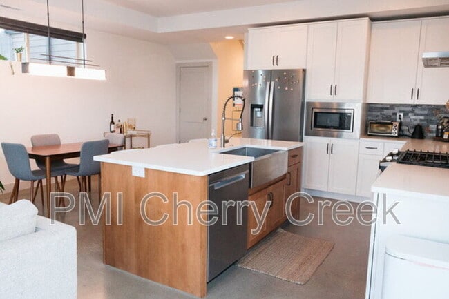 Building Photo - 2819 Jackson St