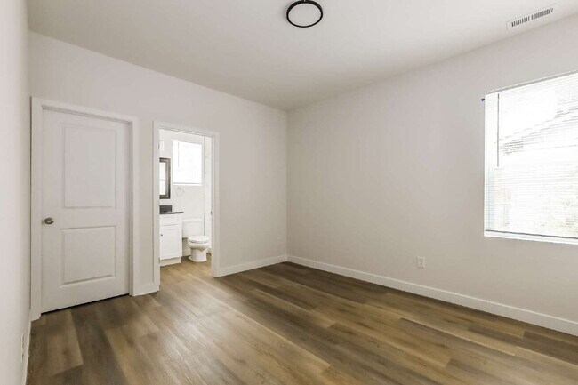 Building Photo - 2950 Winthrop Ave