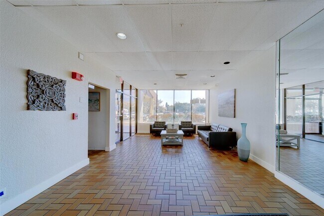 Building Photo - 255 Dolphin Point