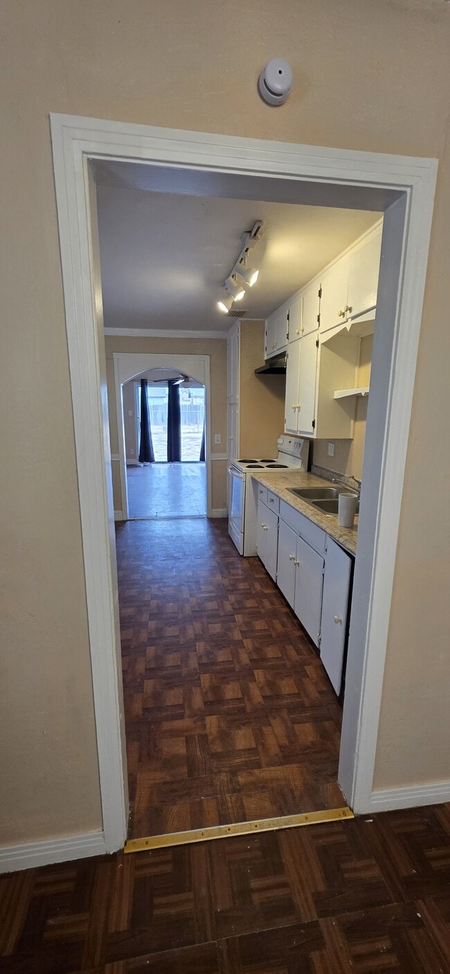 Building Photo - 1907 S Seminole St