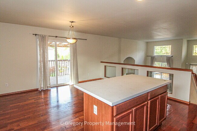 Building Photo - 14622 4th Ave W