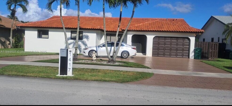Primary Photo - 1417 SW 139th Ave
