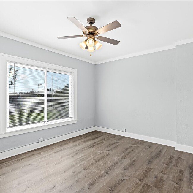 Building Photo - 111 W Rundell St