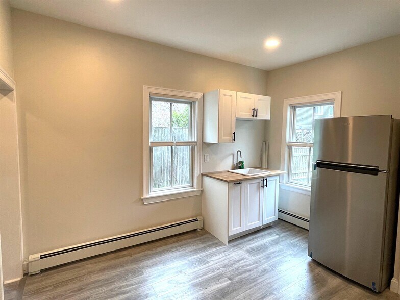 Building Photo - 26 Kenwood St