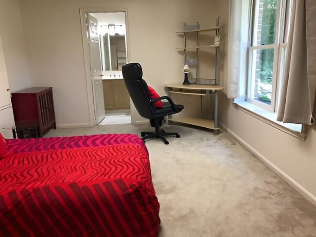 Unit # 3 - 5102 Warren Plz NW