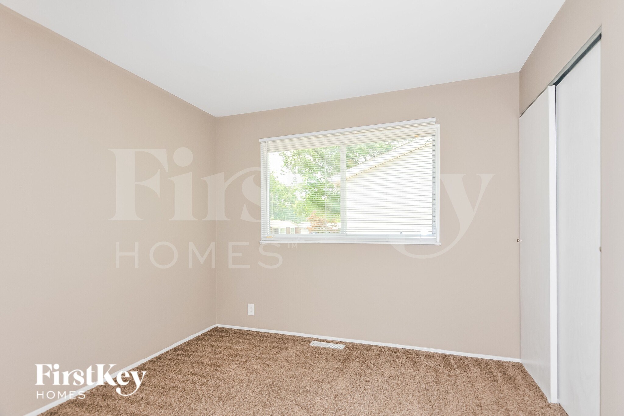Building Photo - 2415 Greenbriar Dr