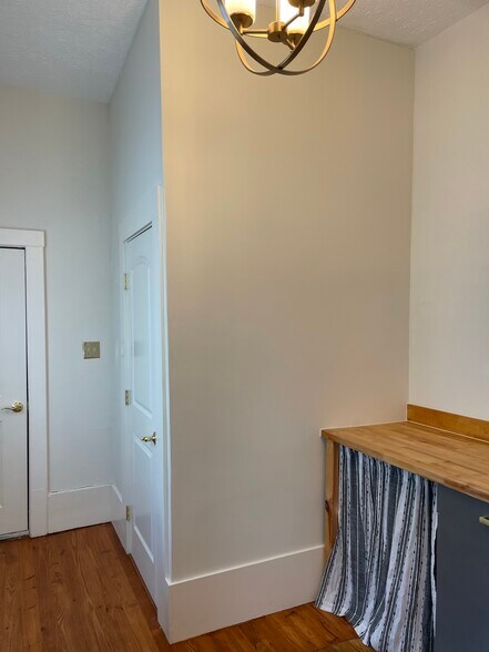 Building Photo - 2206 Bull St