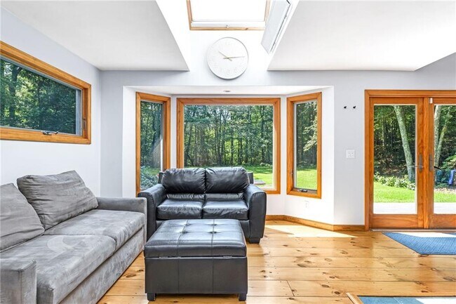Building Photo - 45 S Killingly Rd