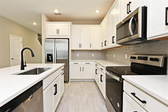 Building Photo - 627 Bayhawk St