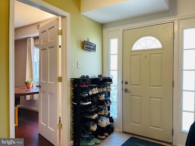 Building Photo - 928 Venice Dr