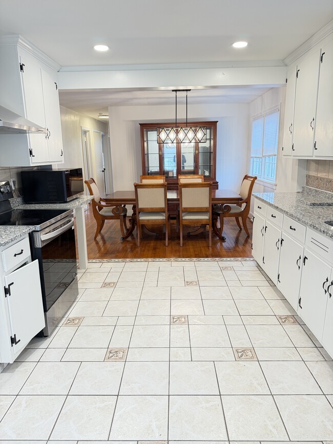 Building Photo - 2648 Melbourne Dr