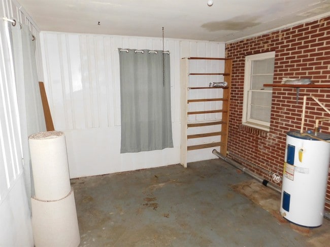 Building Photo - 721 County Rd 119