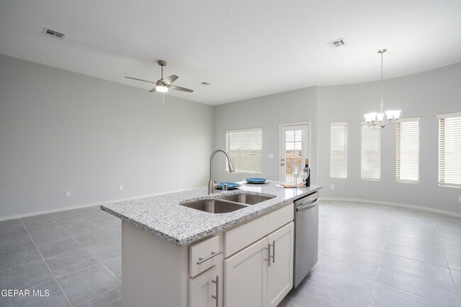 Building Photo - 720 Paseo Dulce Ave