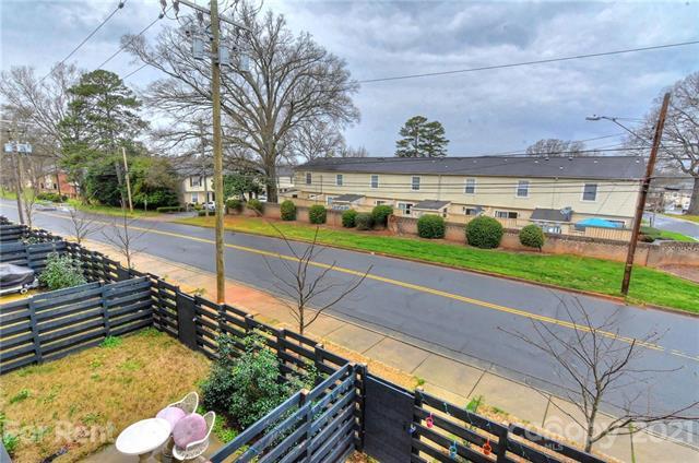 Building Photo - 935 McAlway Rd