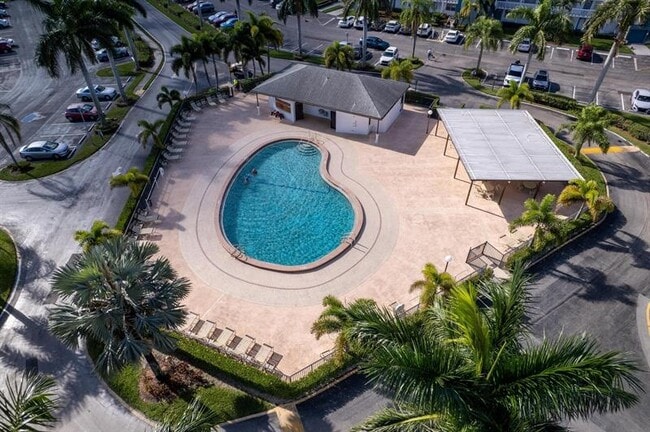 Building Photo - 1056 Exeter