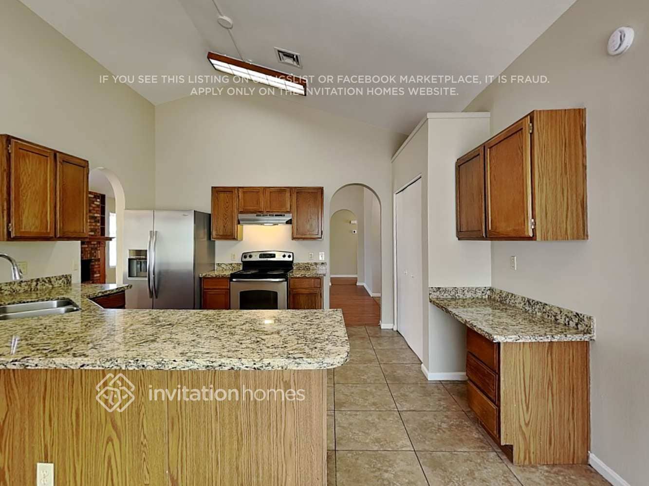 Building Photo - 668 E Manor Dr