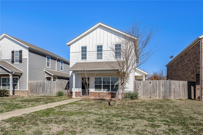 Building Photo - 121 Carrington Ave