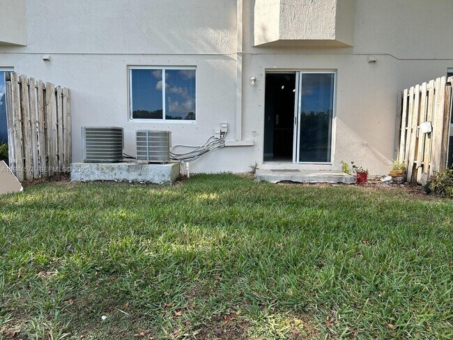 Building Photo - 2921 SE 12th Rd