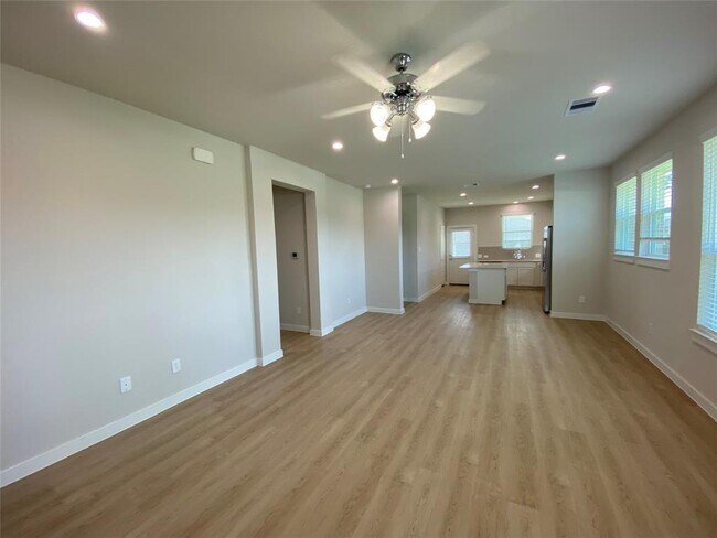 Building Photo - 40414 Gerygone Ln