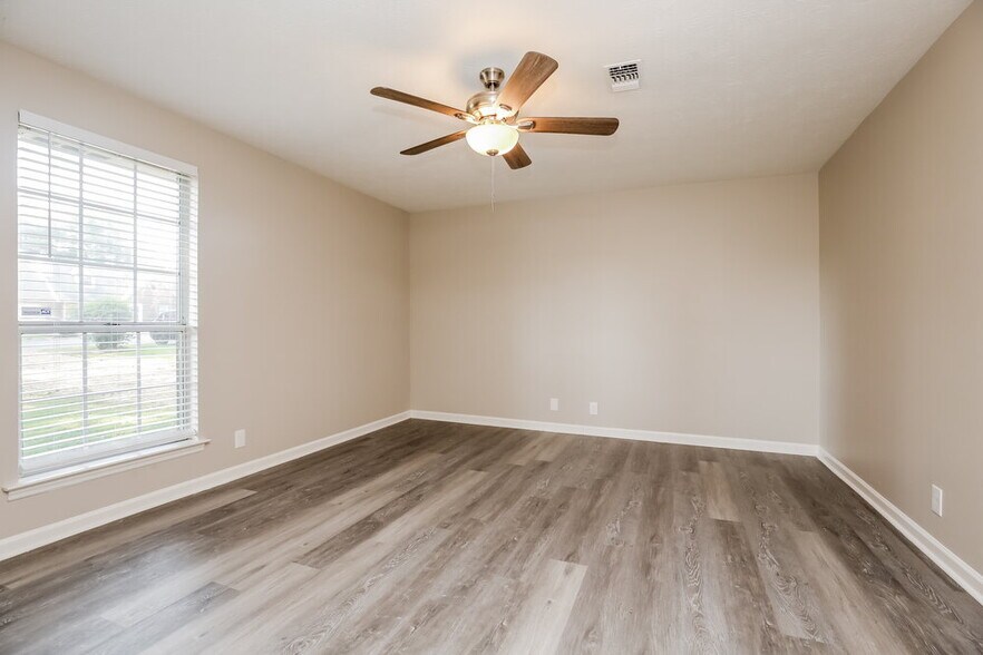 Building Photo - 209 Lexington Dr